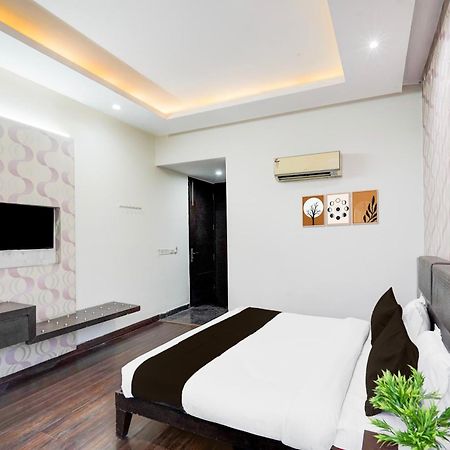 Готель Super Townhouse Sector 51 Noida Near Metro Station Екстер'єр фото