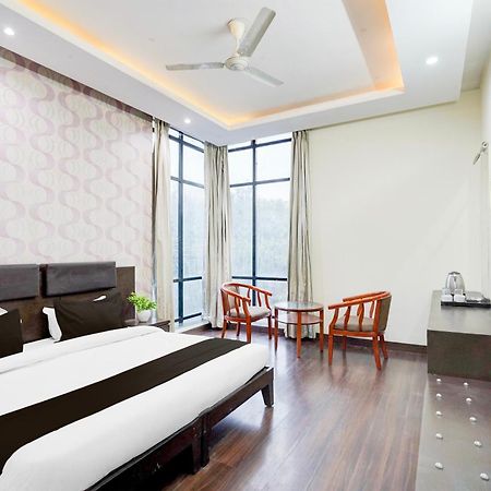 Готель Super Townhouse Sector 51 Noida Near Metro Station Екстер'єр фото