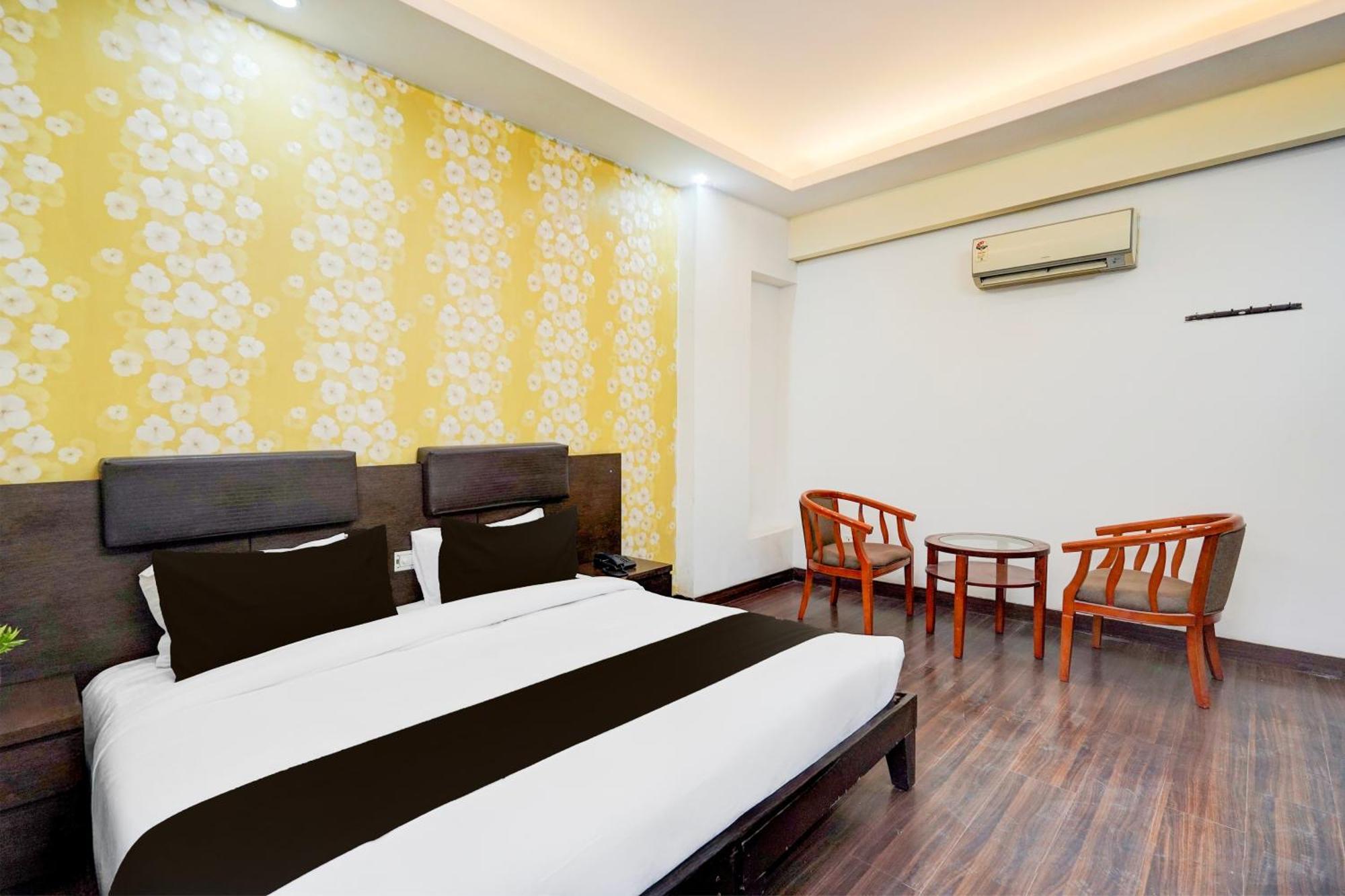 Готель Super Townhouse Sector 51 Noida Near Metro Station Екстер'єр фото