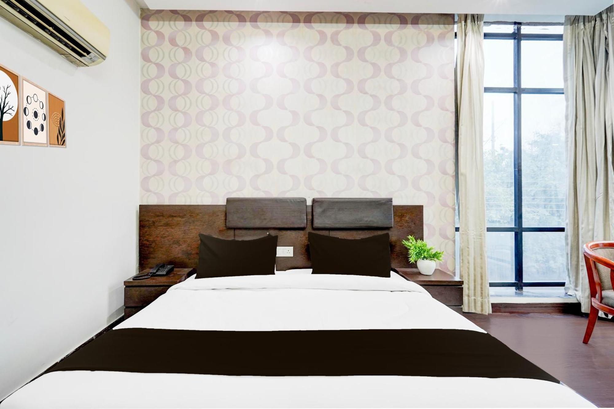 Готель Super Townhouse Sector 51 Noida Near Metro Station Екстер'єр фото