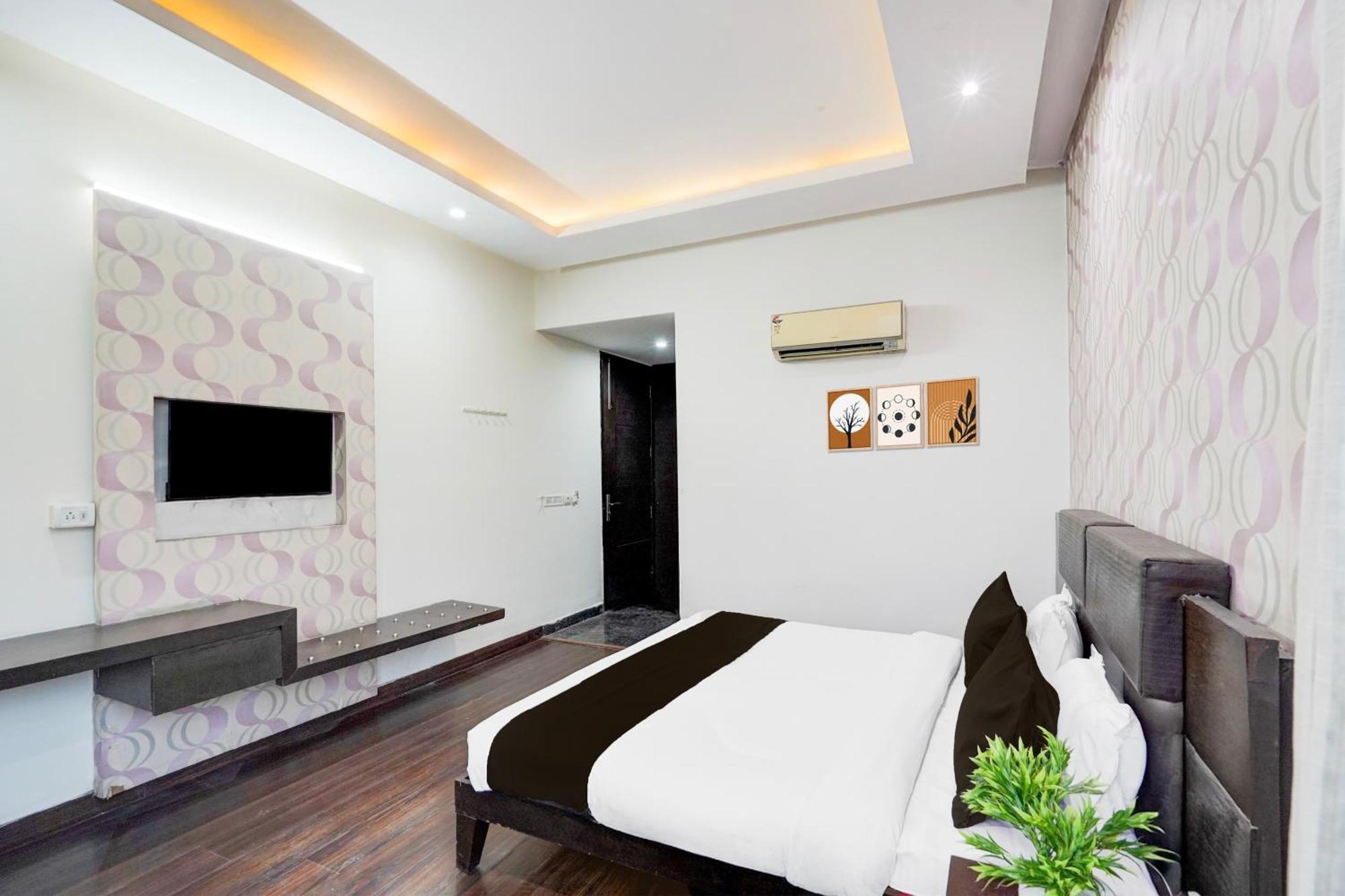 Готель Super Townhouse Sector 51 Noida Near Metro Station Екстер'єр фото