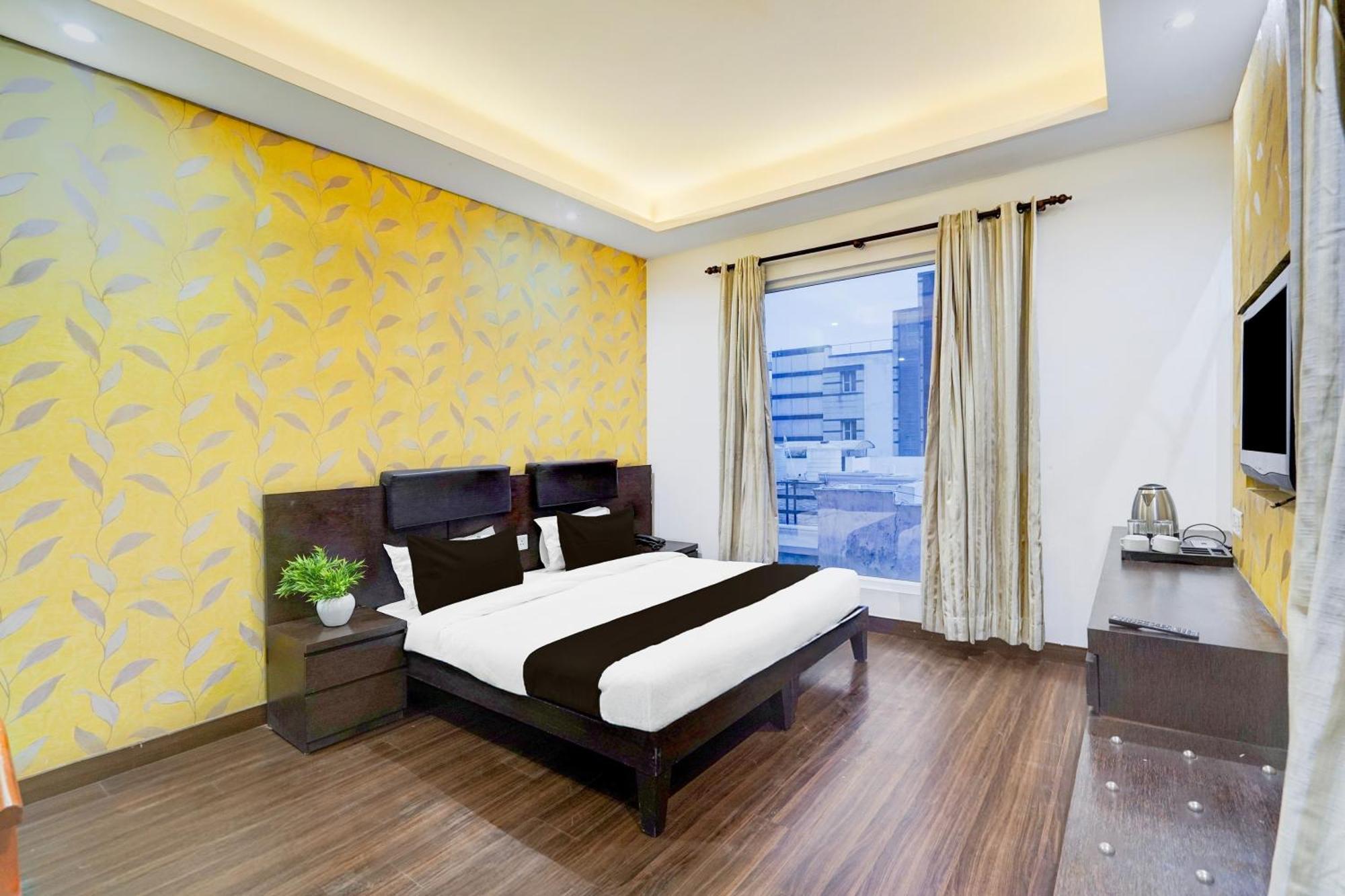 Готель Super Townhouse Sector 51 Noida Near Metro Station Екстер'єр фото