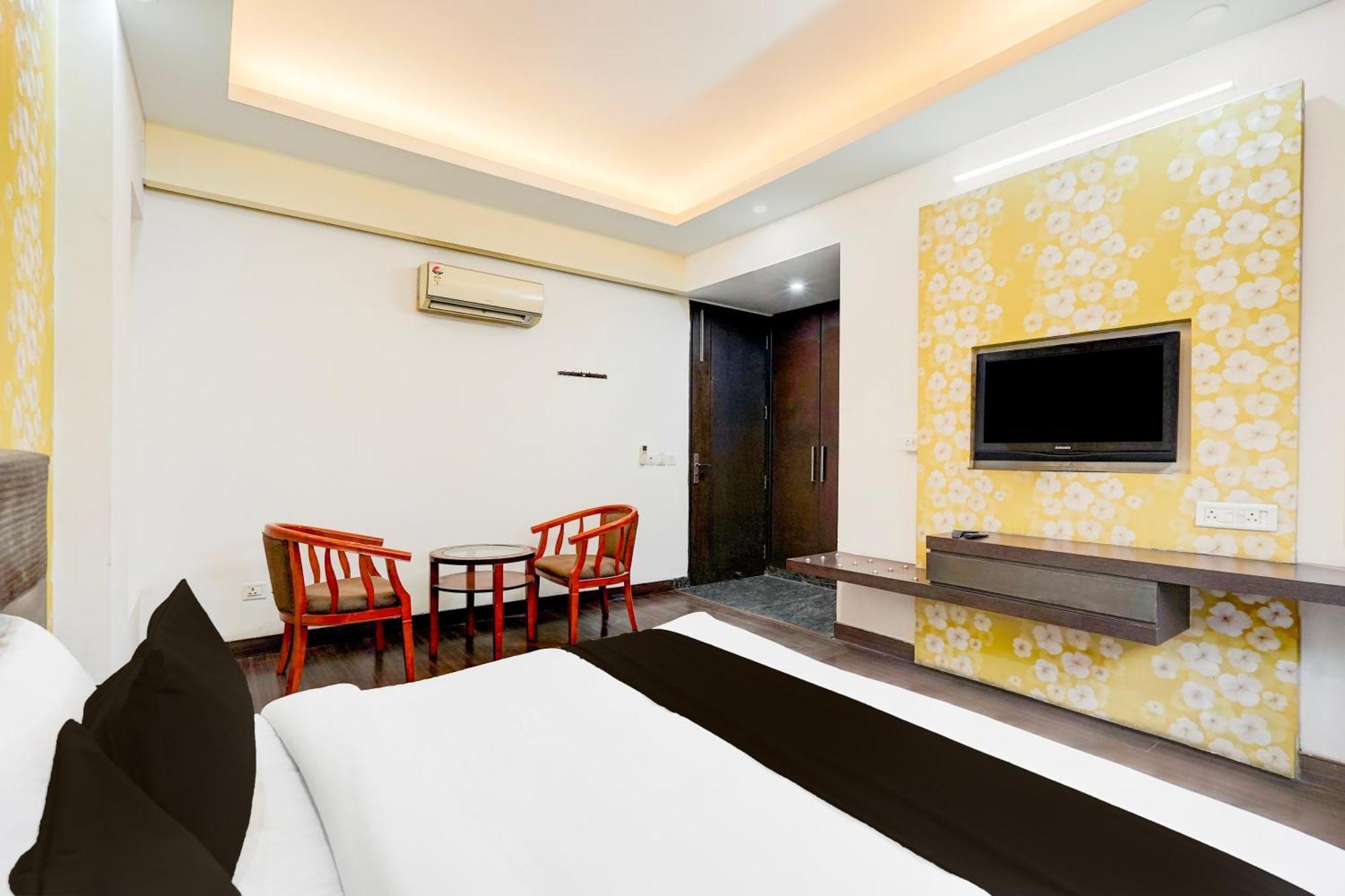 Готель Super Townhouse Sector 51 Noida Near Metro Station Екстер'єр фото