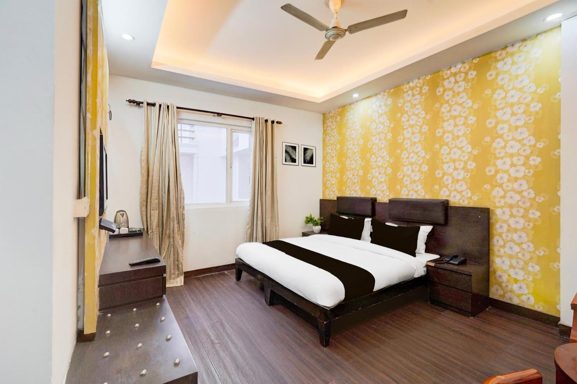 Готель Super Townhouse Sector 51 Noida Near Metro Station Екстер'єр фото