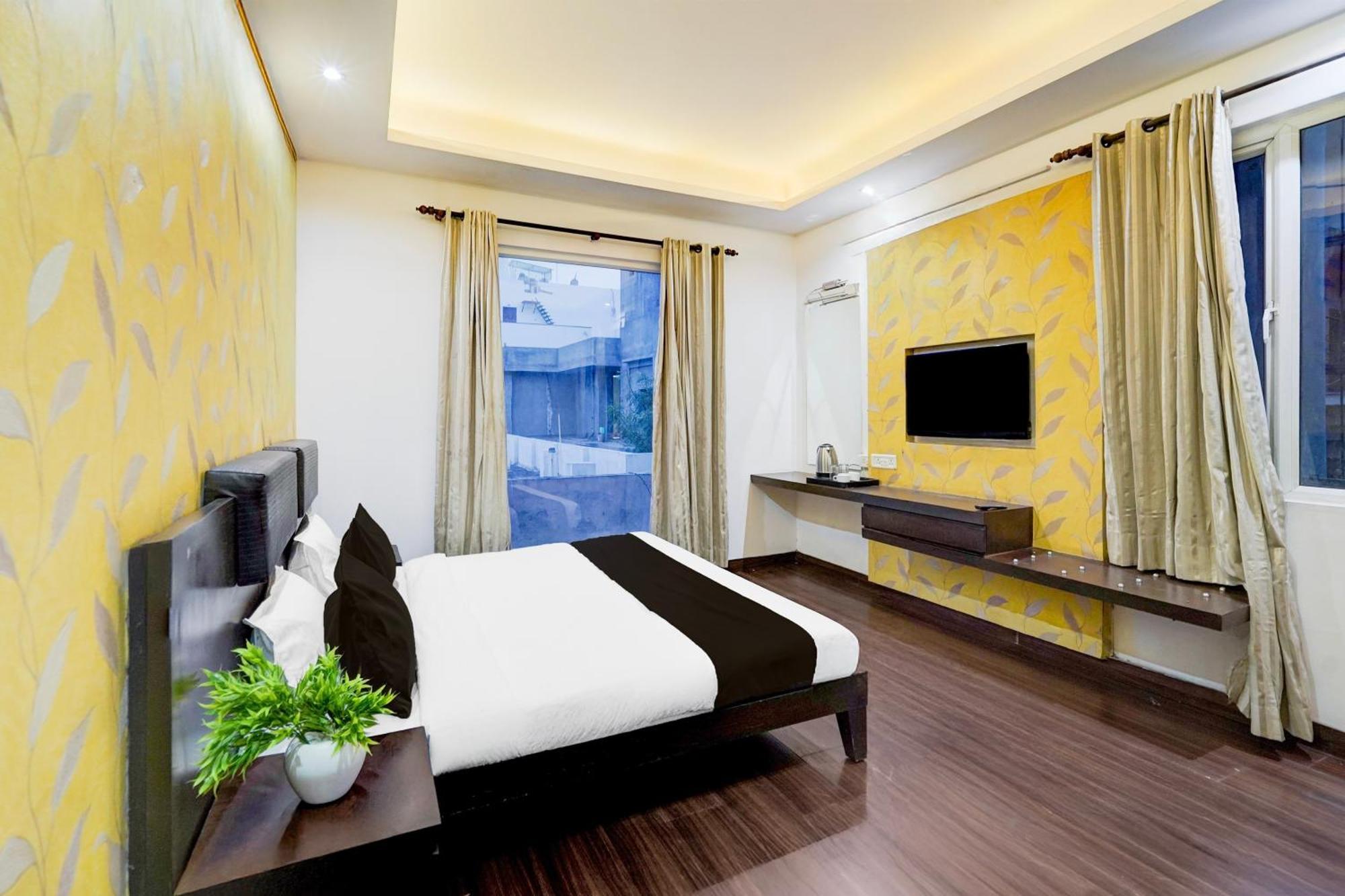 Готель Super Townhouse Sector 51 Noida Near Metro Station Екстер'єр фото