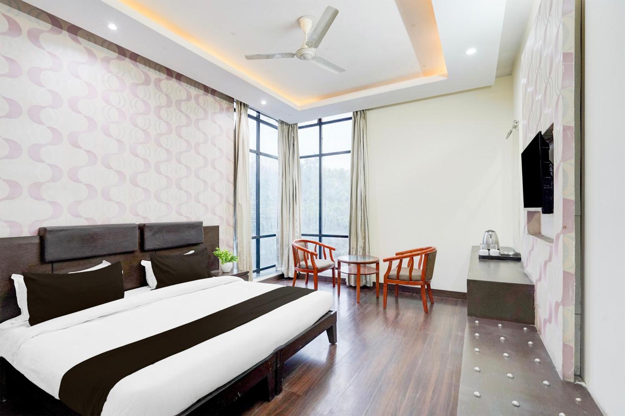 Готель Super Townhouse Sector 51 Noida Near Metro Station Екстер'єр фото
