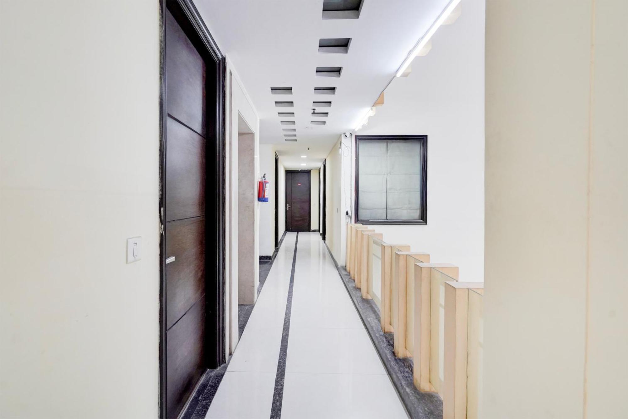 Готель Super Townhouse Sector 51 Noida Near Metro Station Екстер'єр фото