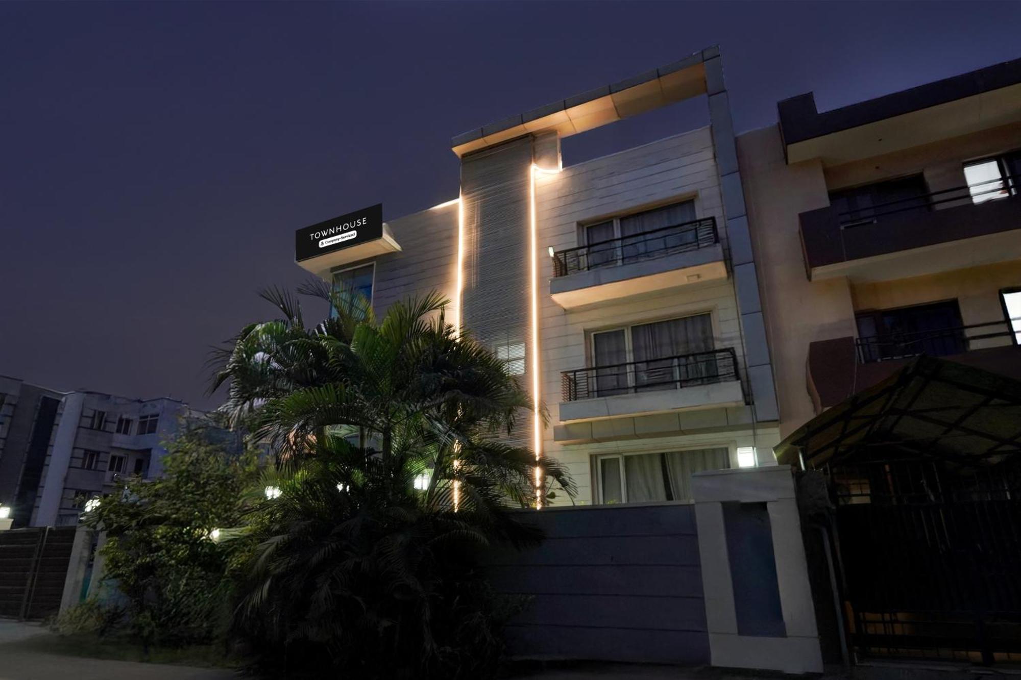 Готель Super Townhouse Sector 51 Noida Near Metro Station Екстер'єр фото
