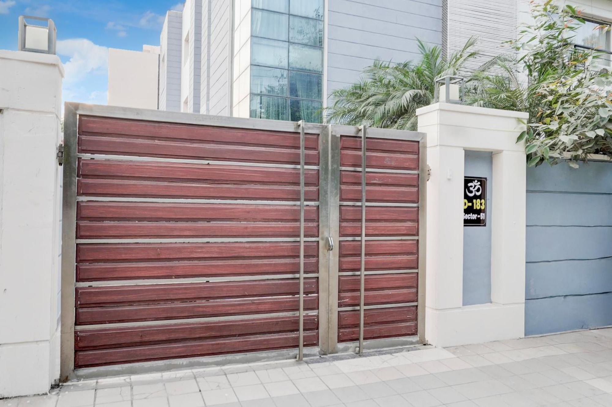 Готель Super Townhouse Sector 51 Noida Near Metro Station Екстер'єр фото